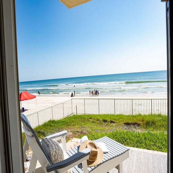 Corner private patio on the beach!